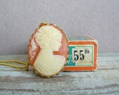 CORAIL ILLUSIONS cameo  necklace