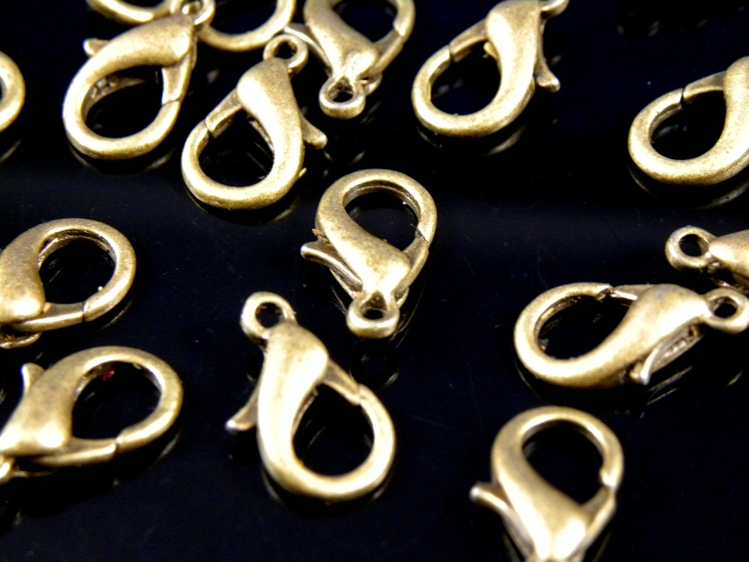 15pc - Large Lobster Claws, Antiqued Brass, 8 x 14mm