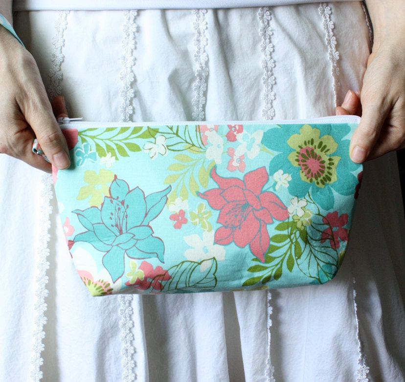 CLEARANCE - 30% OFF Wristlet Clutch Handbag in Turquoise Blue, Pink and Green Floral with detachable key fob