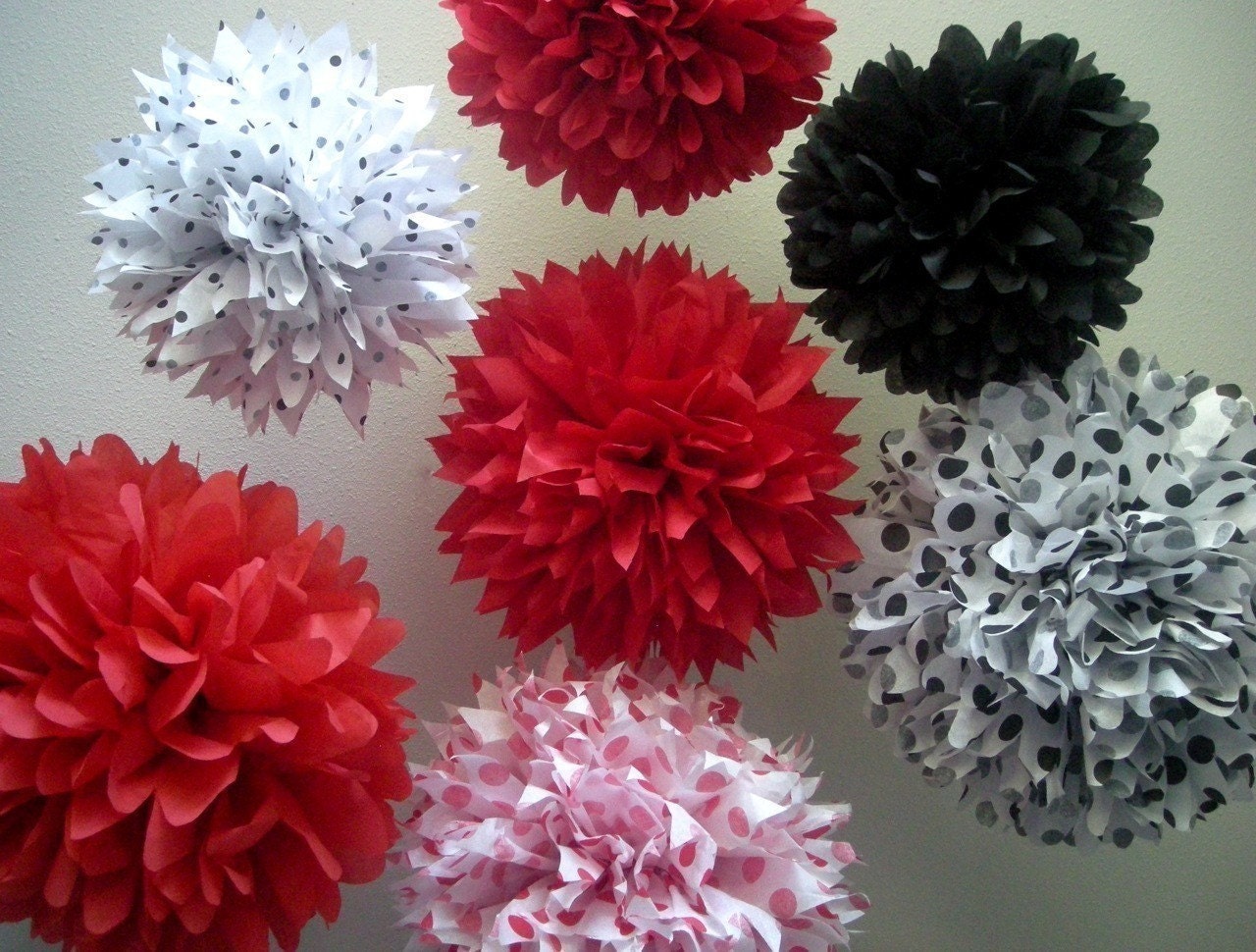 LadyBug Picnic ...7 tissue paper poms // picnic birthday // mickey mouse party // ladybug // party decorations Il_570xn