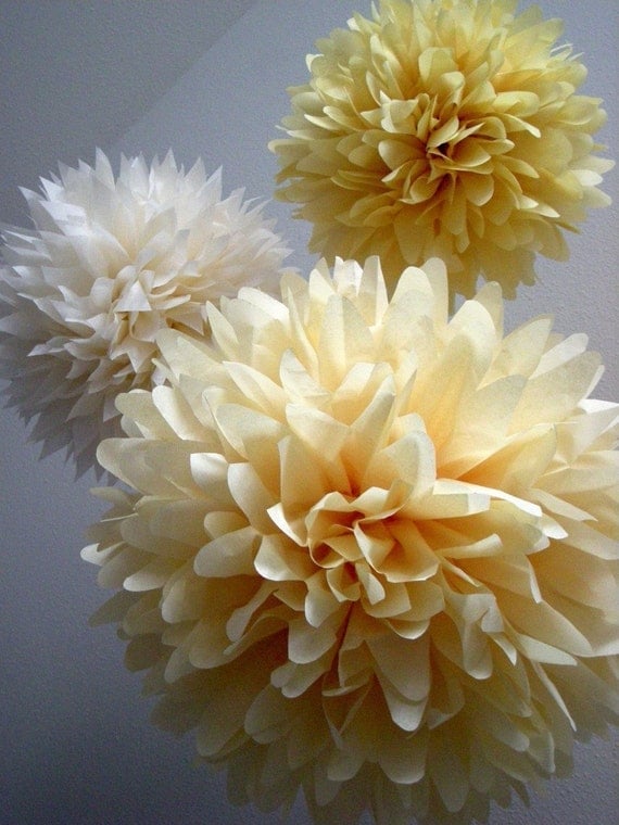 Creme Fraiche ... 3 tissue paper poms // diy // wedding decorations // golden anniversary // baby shower // party decorations Il_570xn