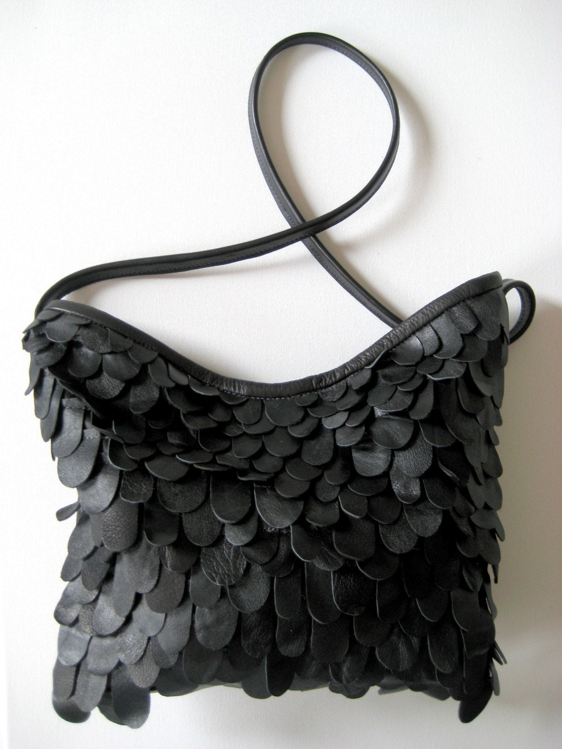 M scale dark bag