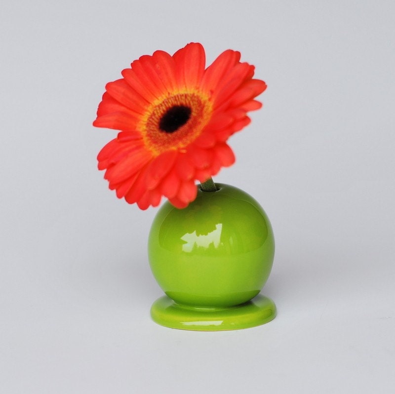 Ball Vase - kiwi green