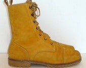 Sz 7 Vintage  light brown lace up hiking boots.