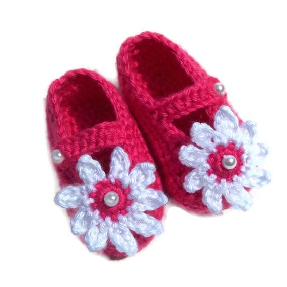 Baby Booties, Baby Shoes, Crocheted, Raspberry Pink, Mary Jane Shoes Booties 3 - 6 Months  Bright Pink with White Daisy