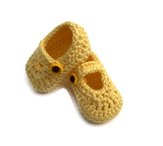 Baby Booties, Baby Shoes, Crocheted, Yellow,  Mary Jane Shoes Booties 0 - 3 Months Yellow with SunFlower Button Trim