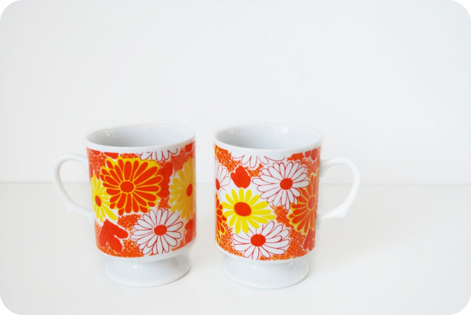 vintage / / ORANGE MOD / / stacking coffee cups