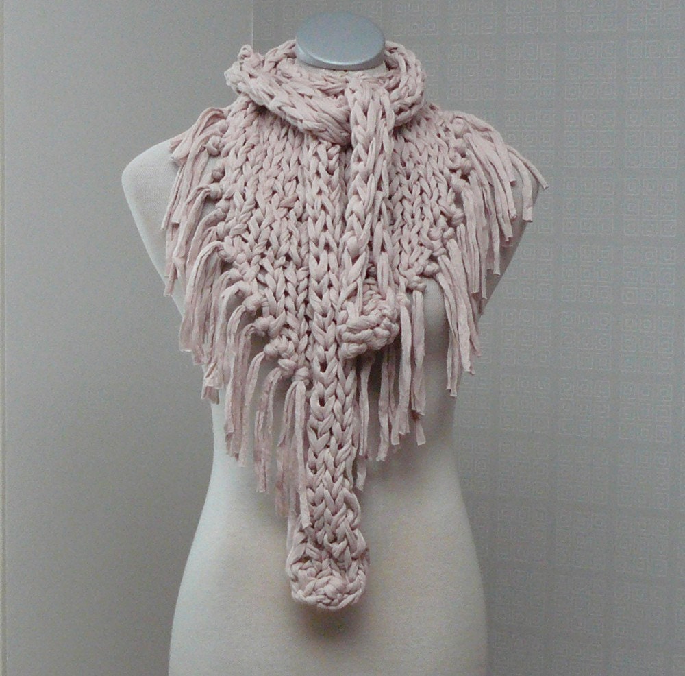 Chunky cotton triangle fringe scarf - Pale pink