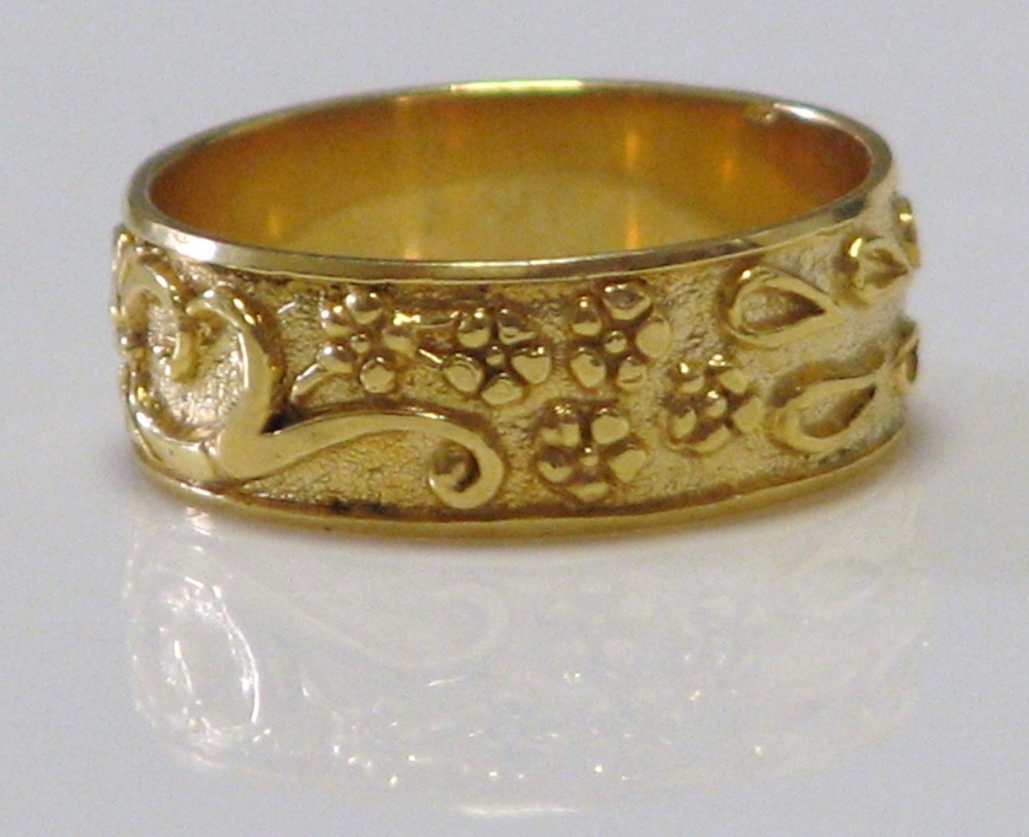 Gold Wedding Ring, 14k Gold Wedding Band, Hand Engraved petals design, FREE SHIPPING