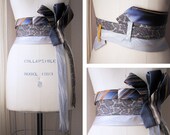 the boyfriend belt in blue, gray and gold