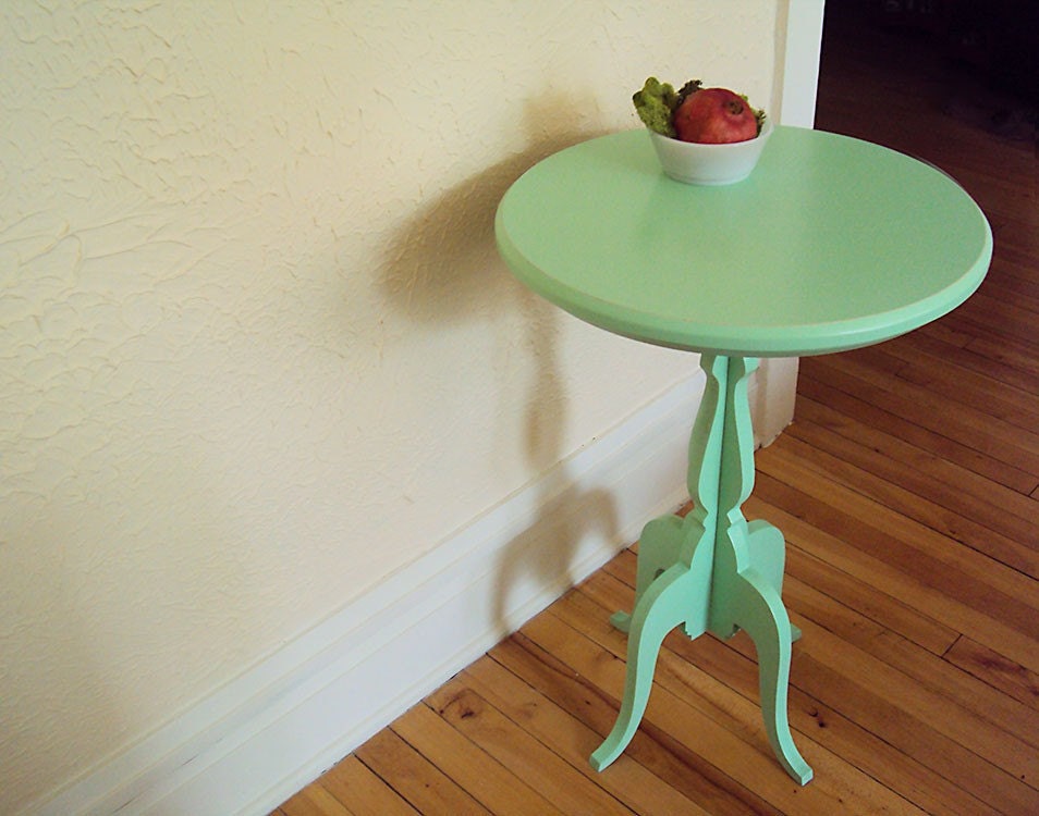 round accent side table