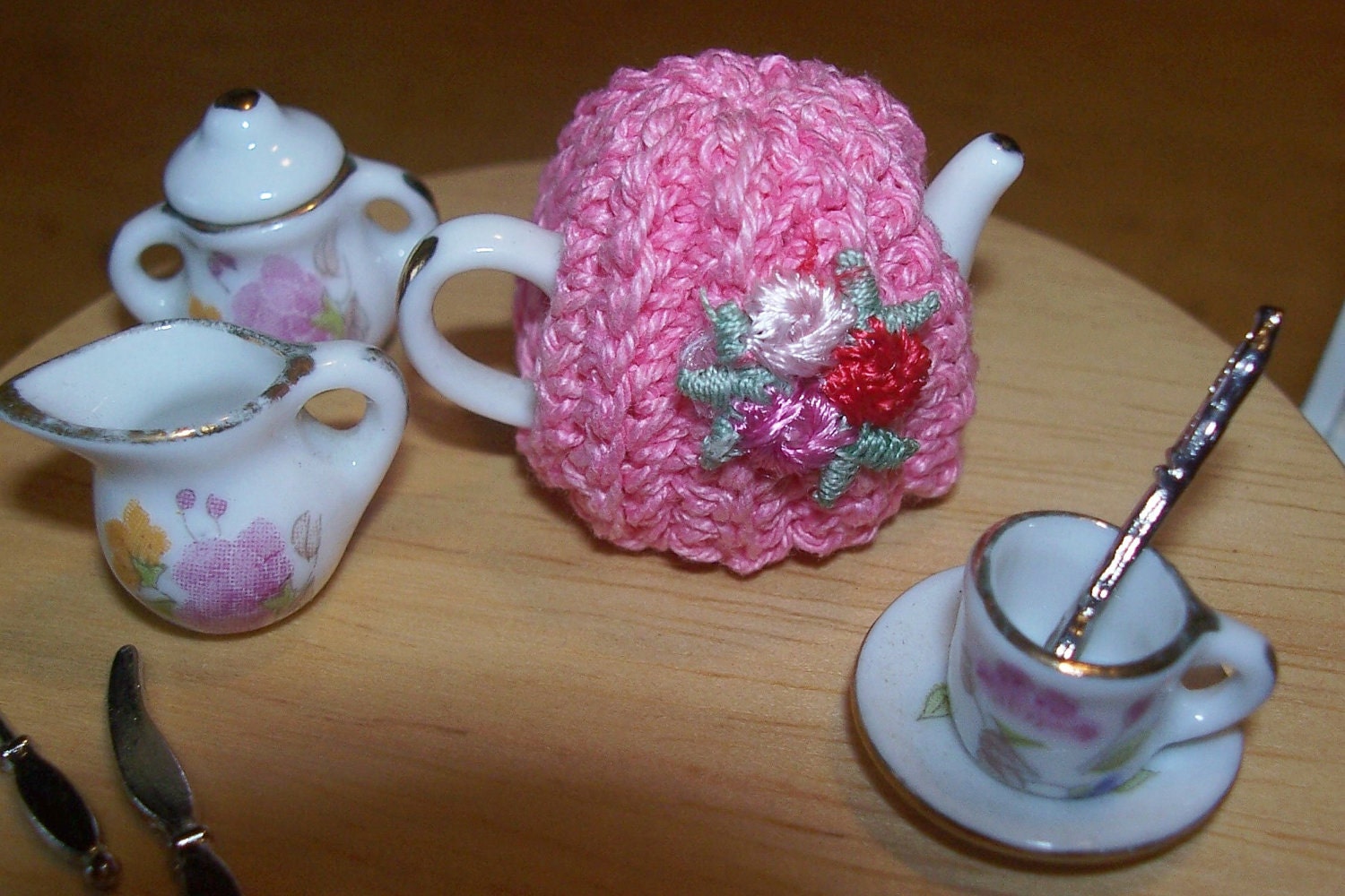 Miniature ooak Crochet dollhouse TEA POT COZY with roses