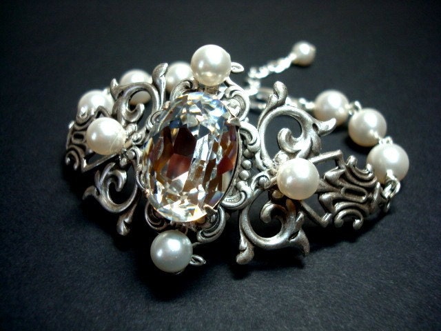 Bridal bracelet, pearl bracelet, cuff bracelet, wedding jewelry with Swarovski pearls, Swarovski clear crystal and antique silver filigrees