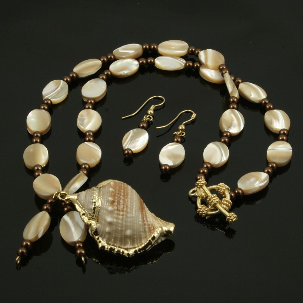 Handmade Mother-of-Pearl and Gold Shell Necklace