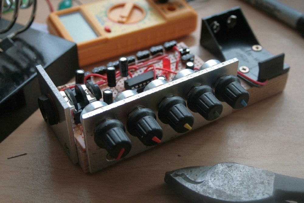 KIT TO BUILD - Noise Hero - Lofi Electronic Musical Instrument Noise Maker
