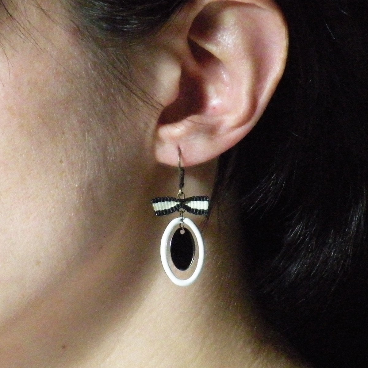 Oval black and white enameled earrings