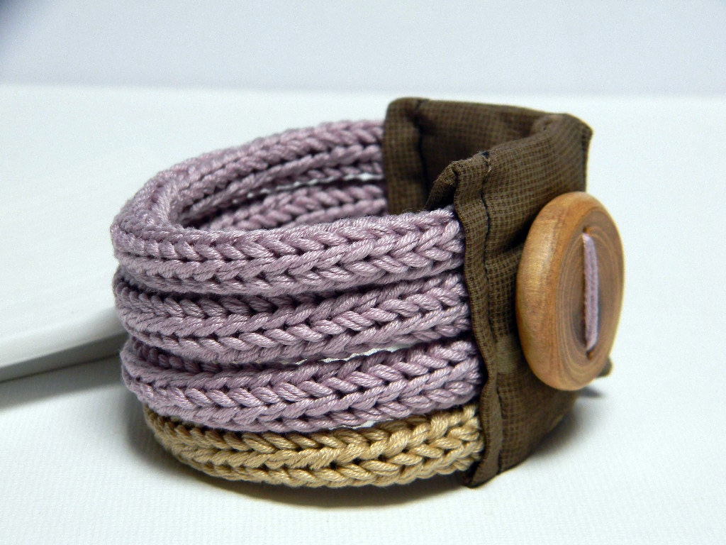 Lilac and sand knitted bracelet, cotton yarn and fabric  Quattro, four loops, Japanese fabric and handmade wood button. Knitting jewelry