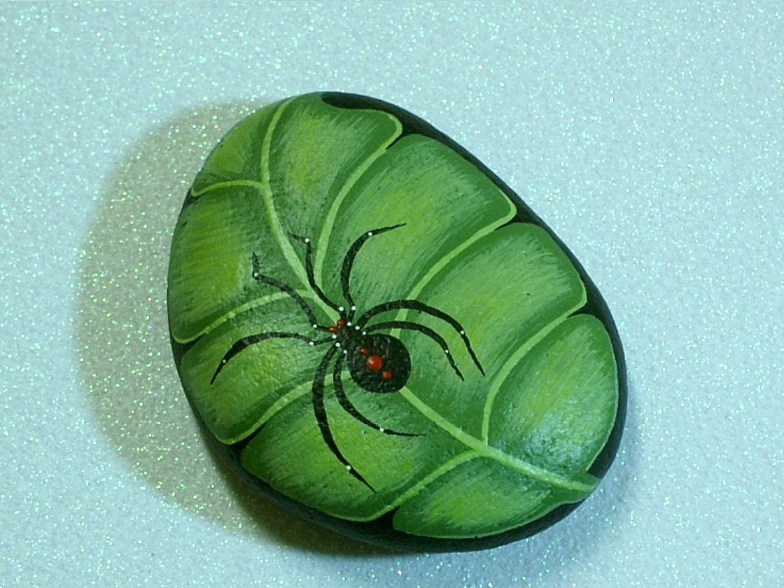 Black widow spider, Dads garden, green, leaf, summer garden decor, whimsical, gift for gardener,  hand painted rocks by RockArtiste