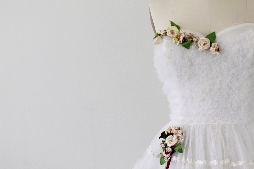 1950s wedding dress / 50s wedding dress / White Fairy Tale Tulle Wedding Dress with Floral Garlands