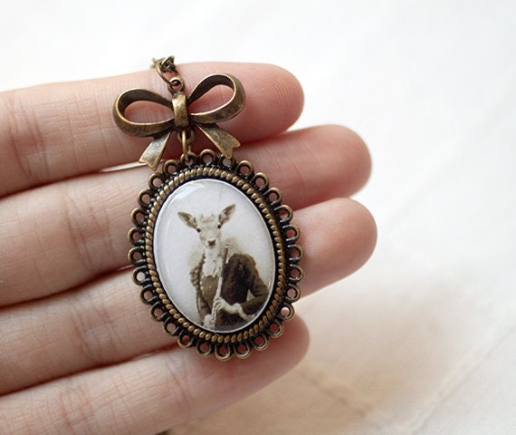 Lady Deer necklace - Victorian jewelry (N063)