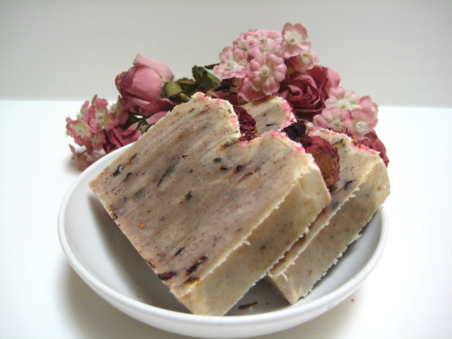 Rosehip and Geranium Soap - Spa Quality with botanical essences - Vegan Artisan soap from scratch