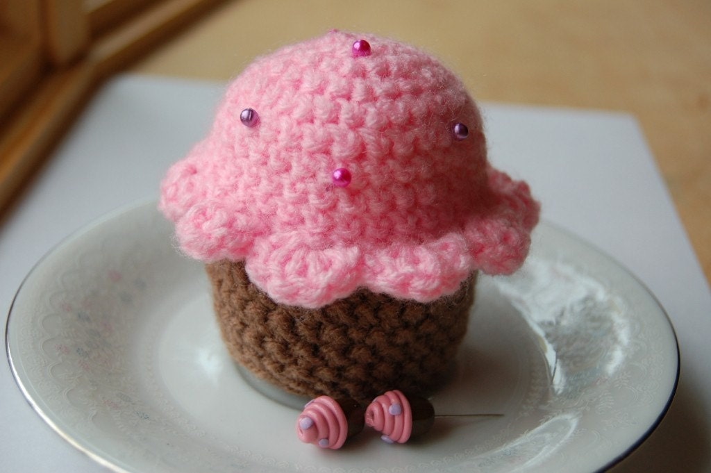 Cupcake Pincushion with Cupcake Pins