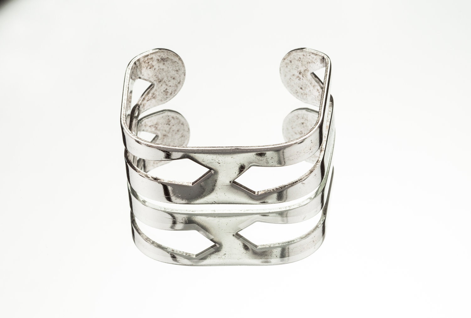 CUT-OUT SQUARE Cuff Bracelet - Silver-plated