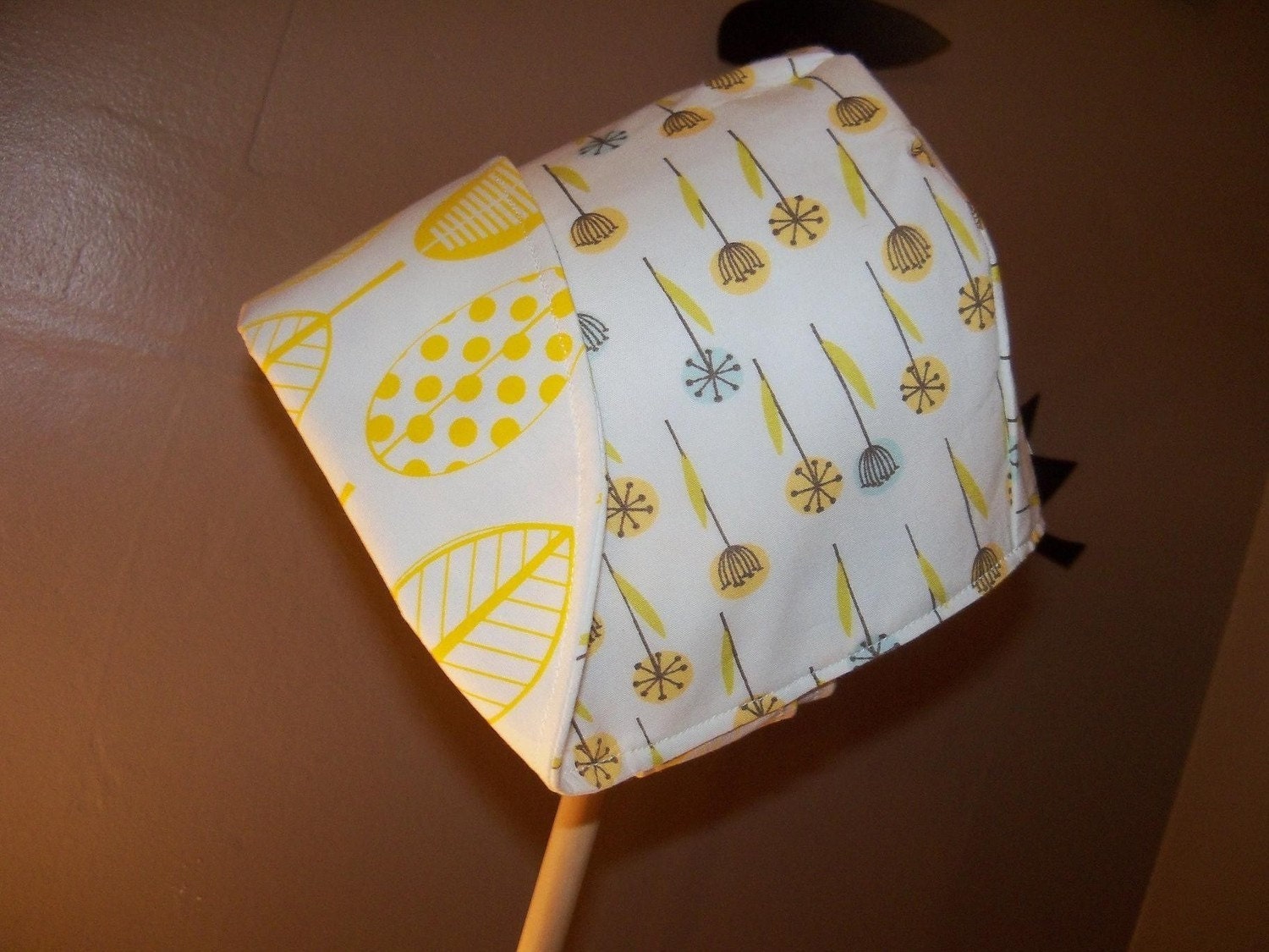 SUNSHINE LEAVES in ORGANIC cotton, bright sunny leaves and dainty dandelions, a reversible bonnet