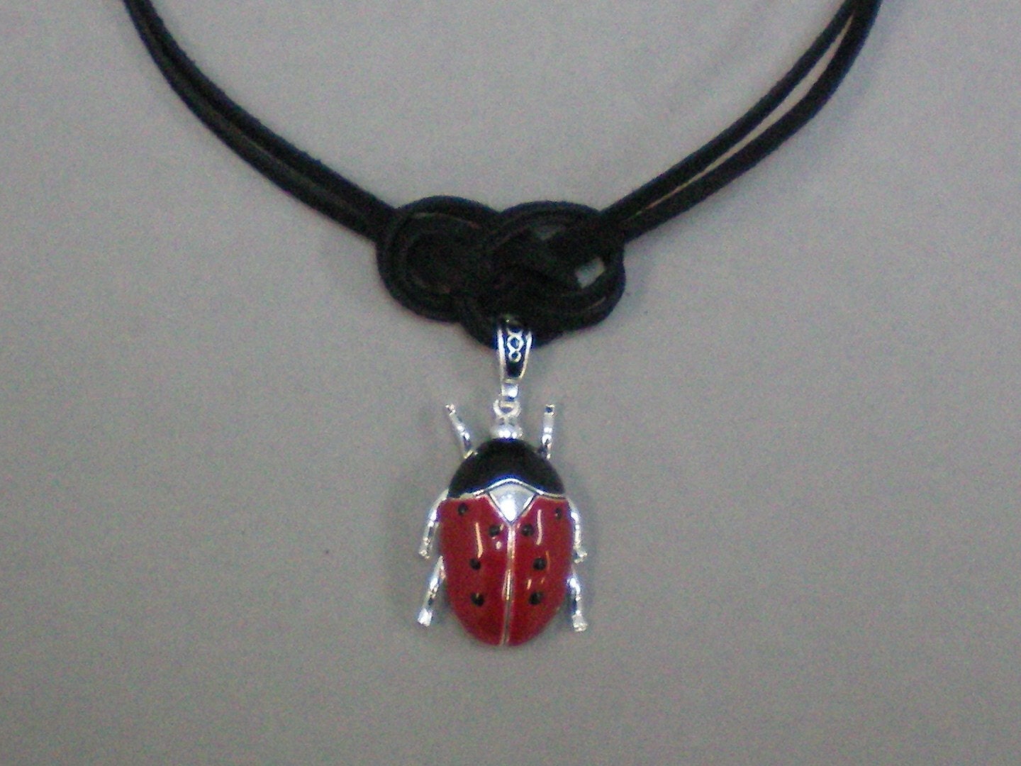 Josephine Knot N Bug