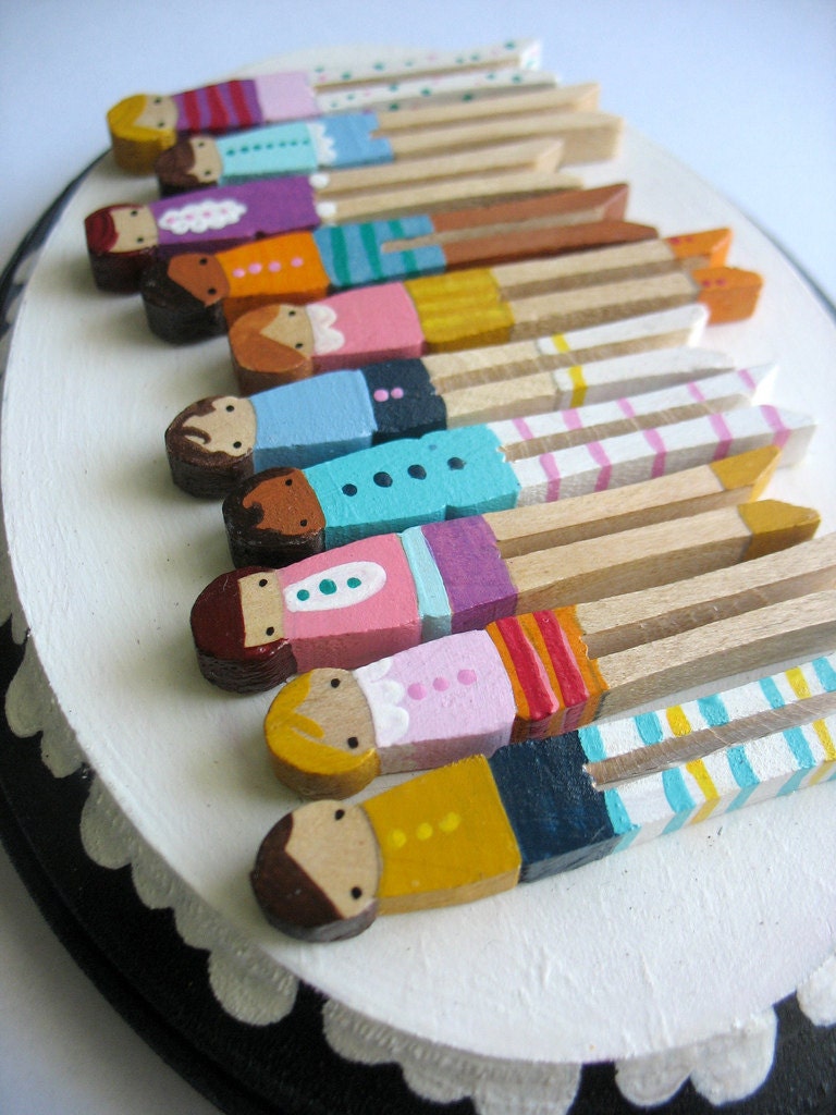 handmade wooden folk art mini clothespin dolls plaque ...girls on parade