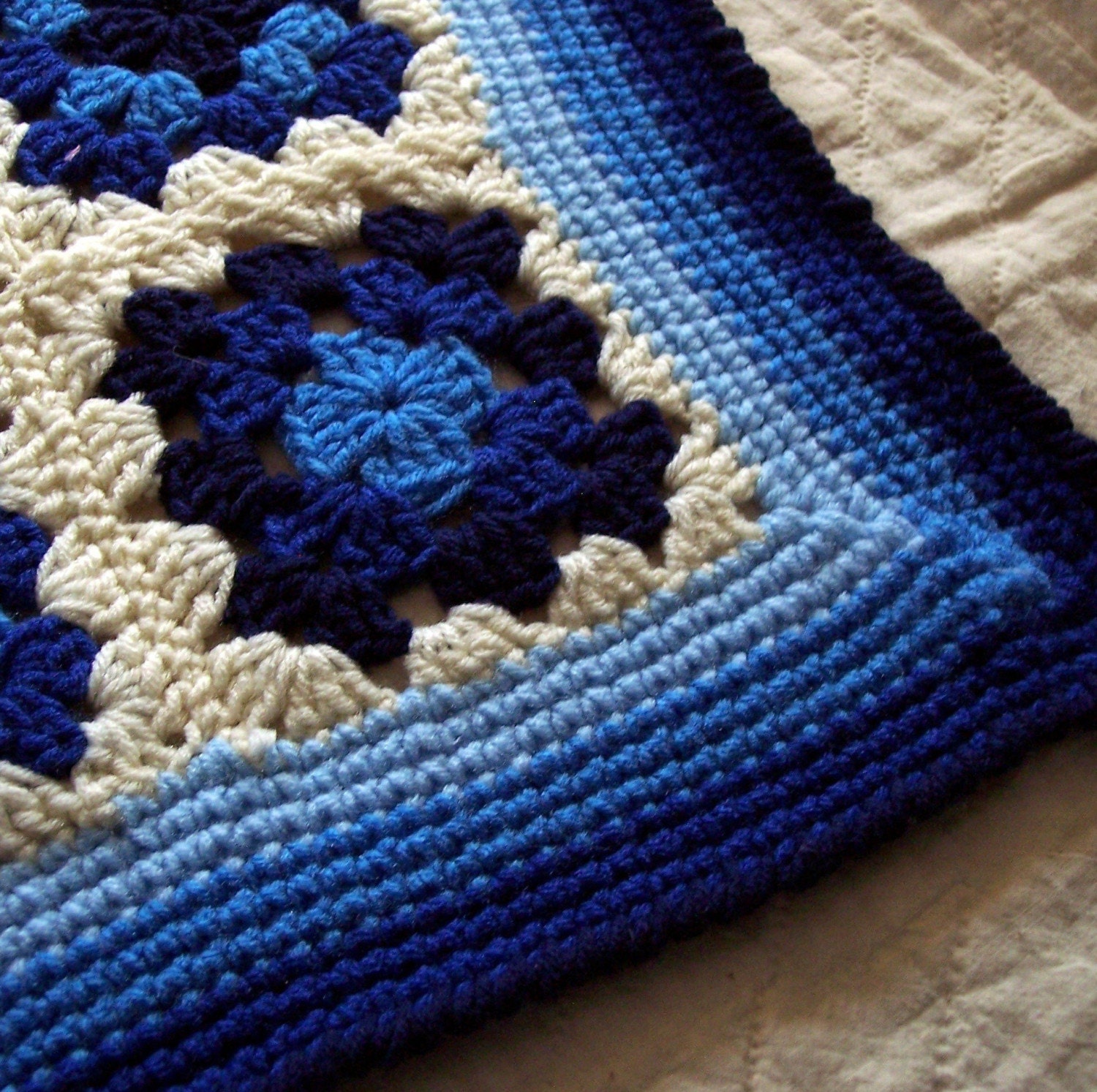 Crochet Baby Blanket... Granny Squares... Vintage Style Baby Blankie in Ivory Cream / Baby Blue / Cornflower Blue / Navy Blue