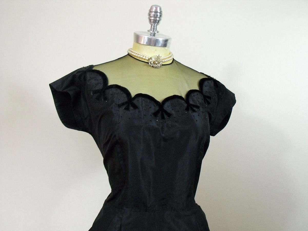 Vintage 1950s Wiggle Dress / Bows/ Silk / Velvet