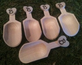 Personalized Wood Scoops with Stamped Heart - Natural Wood - Set of 5