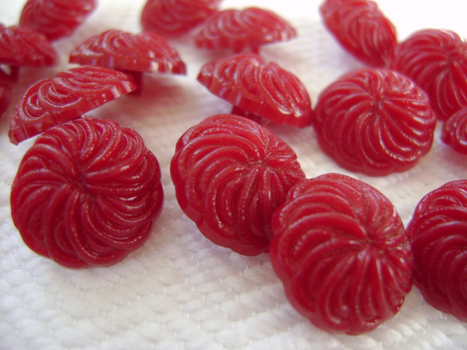 Swirly Vintage Buttons - 8 Cranberry Pinwheels