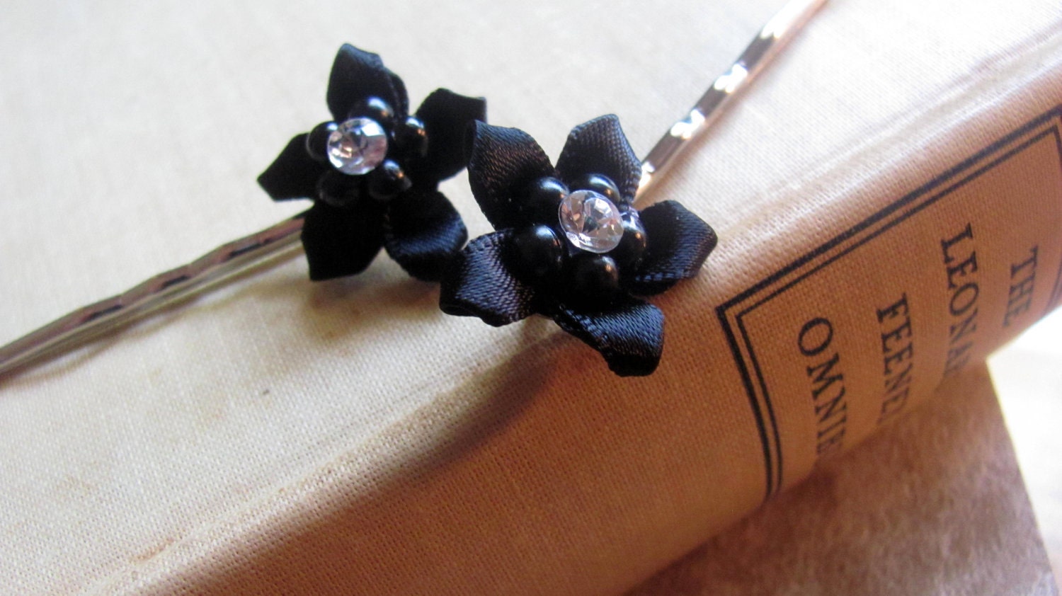 Black Ribbon Starflower Bobbies
