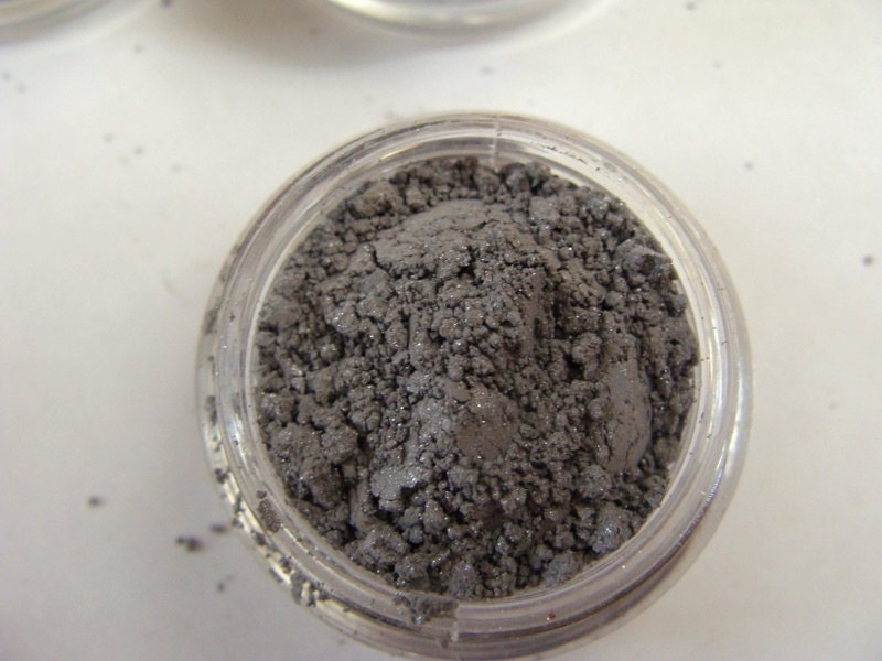 Pewter eye shadow - Mineral makeup