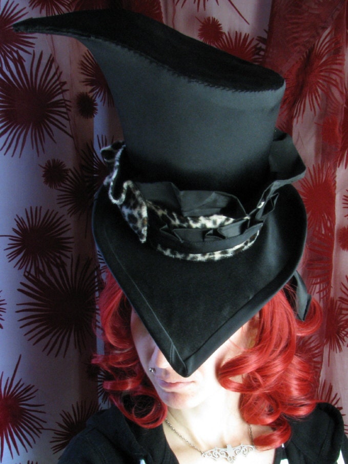 Top hat Asymmetrical Pointed Black/Leopard print Toy Tilt Hat