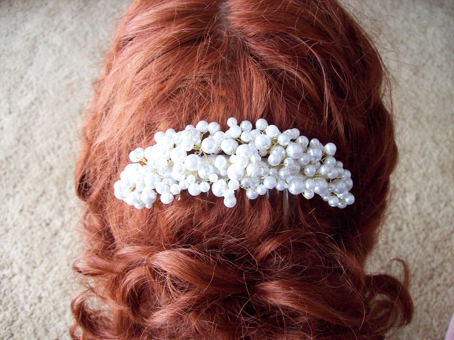 Pearl with gold wire comb