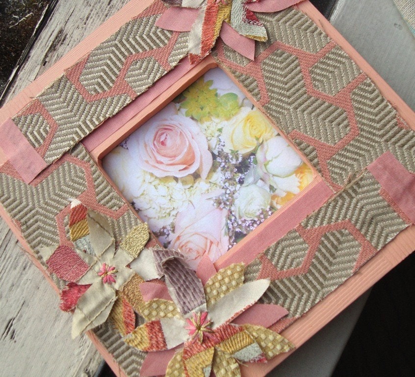 Flower Burst Frame in Peach