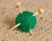 Green Knitter's Brooch - Yarn and Needles