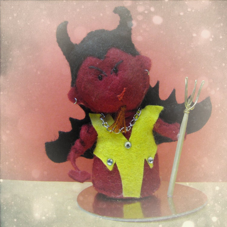 Demoniak, the little devil : Demon Figurine - felt sculpture Halloween ornament miniature - cute scary gift for decoration or cake topper