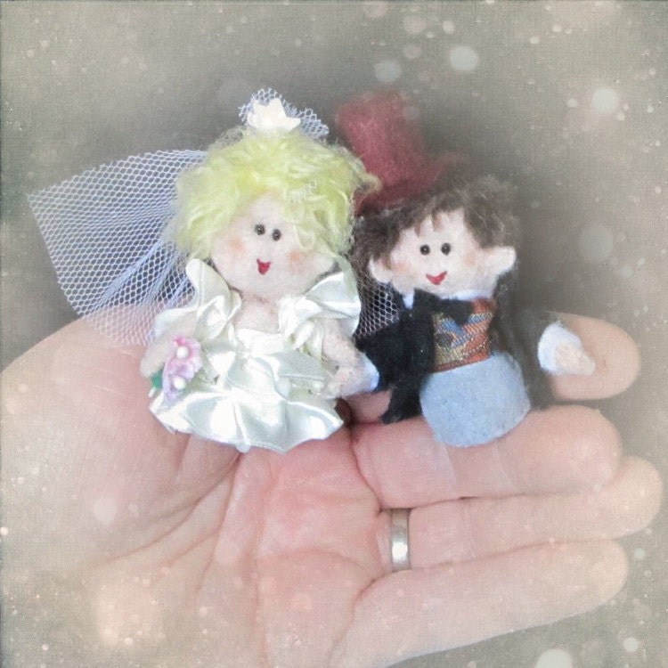Custom wedding charms figurines to customize your bridal bouquet - personalized bride and groom - OOAK made to order Hand made in France