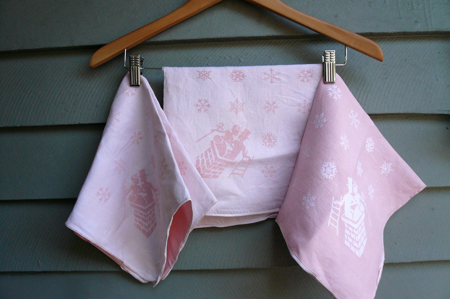 SALE Vintage Pink Holiday Napkins (3) Damask