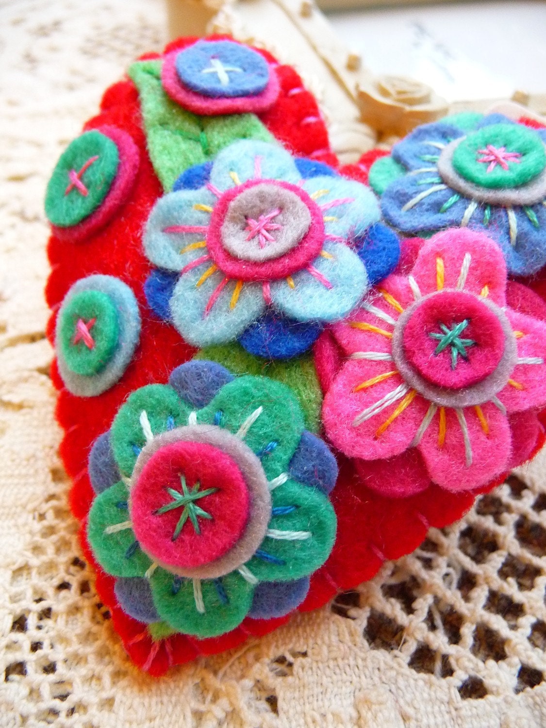 ES452/010 - Japanese Art Inspired Heart Shape Felt Brooch - Red