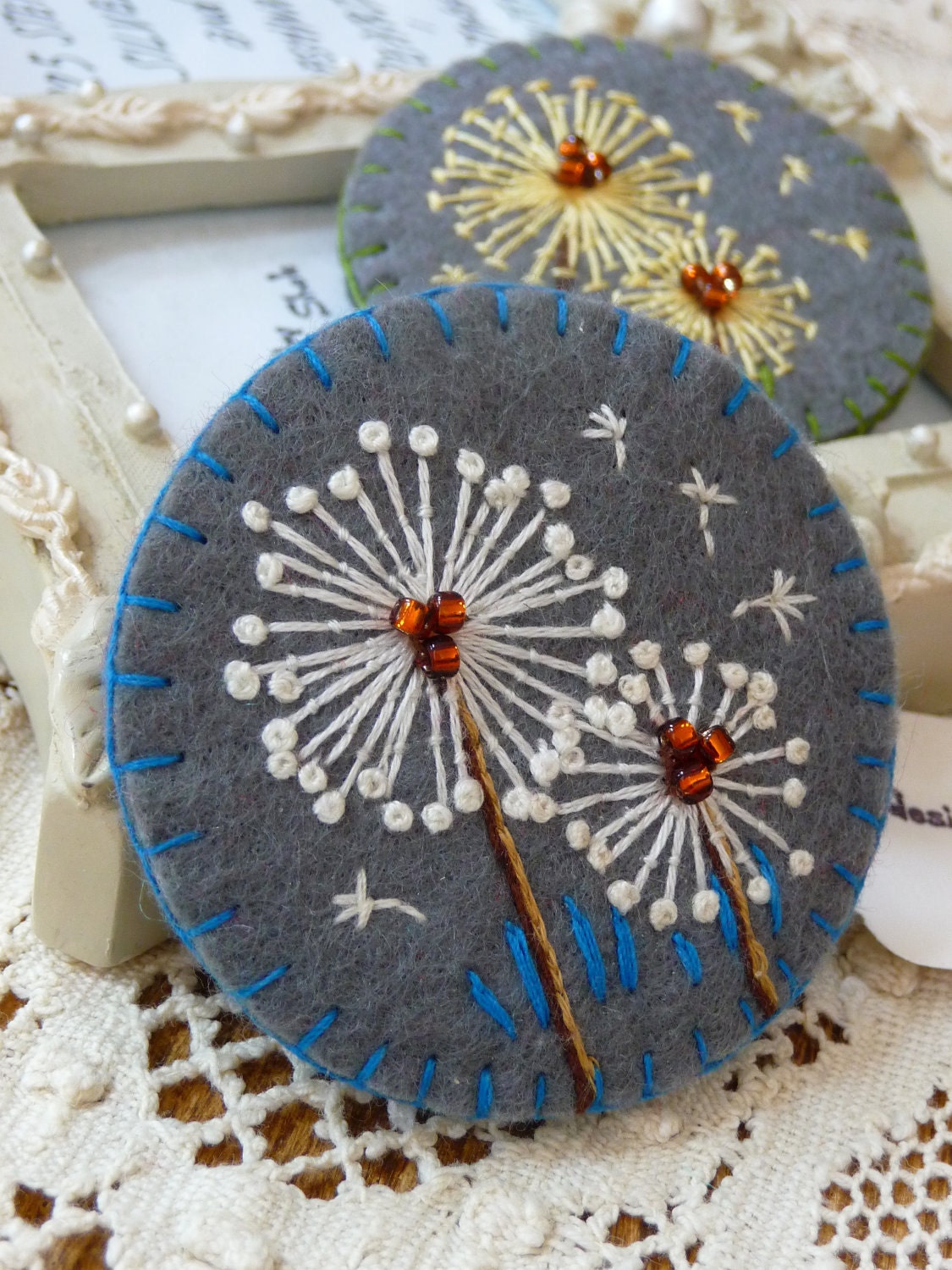 ES534/039  -  Dandelion inspired handmade felt brooch - Grey
