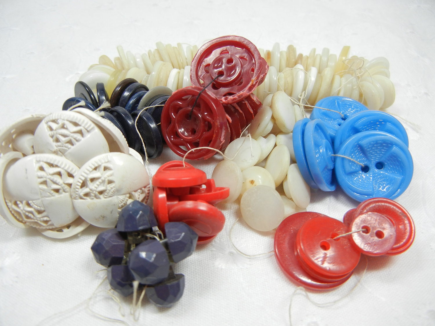 Red, White and Blue Vintage Buttons, for crafts, button rings, upcycling, sewing supplies, Vacation SALE