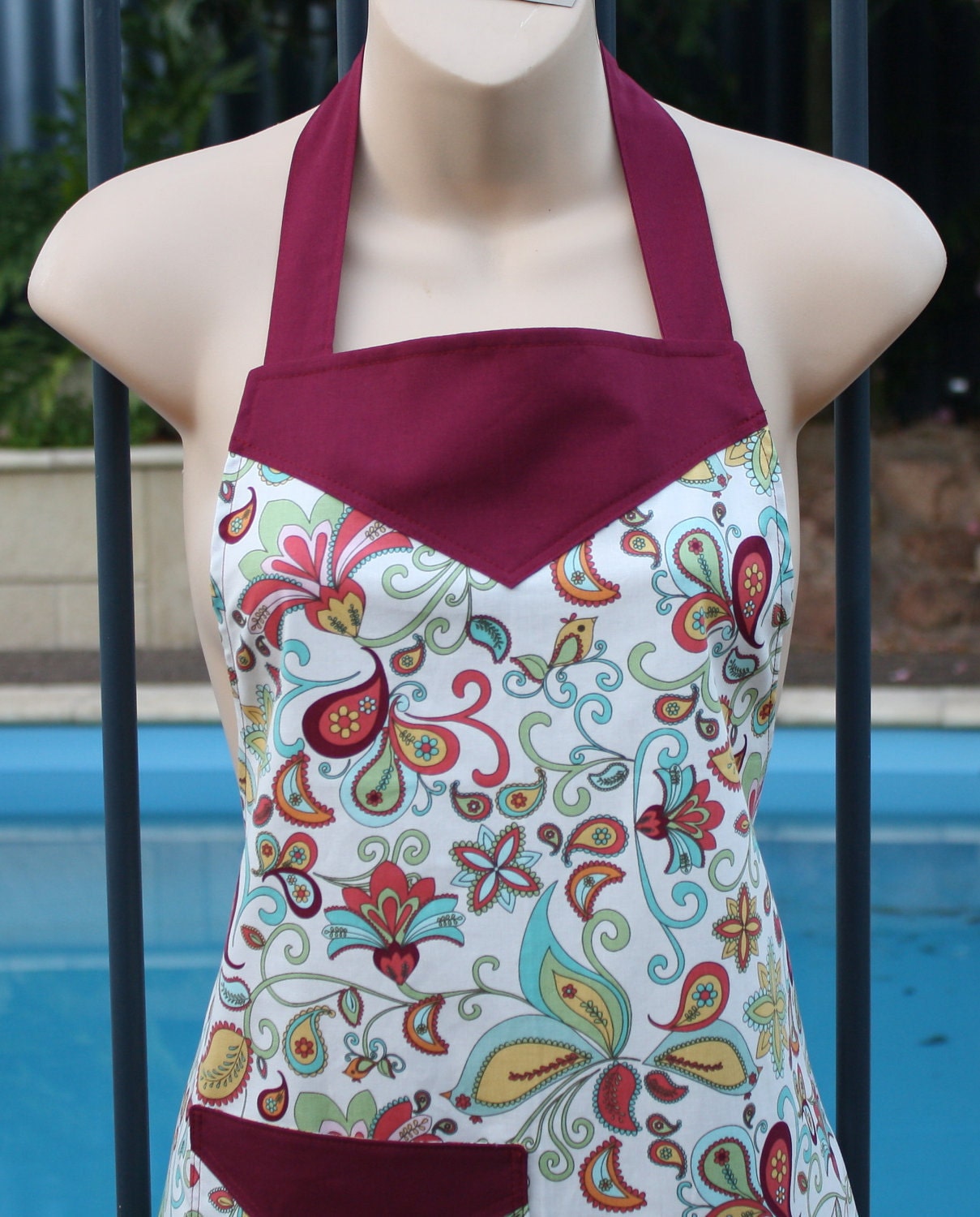 Attractive Ladies Apron in Vintage Style Fabric