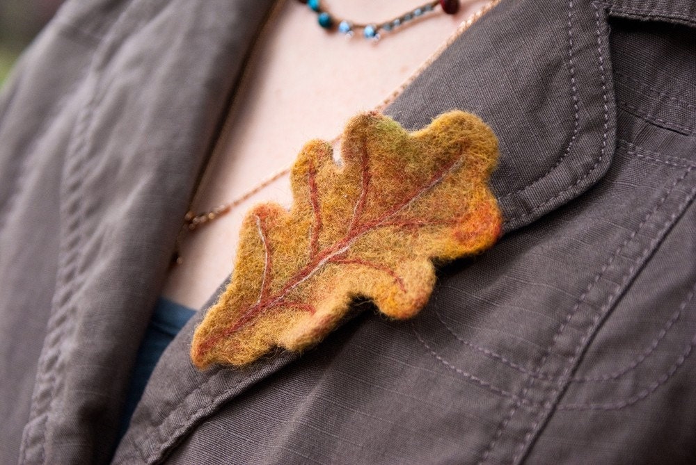 Needle felted brooch ''oak leaf'' custom made to order