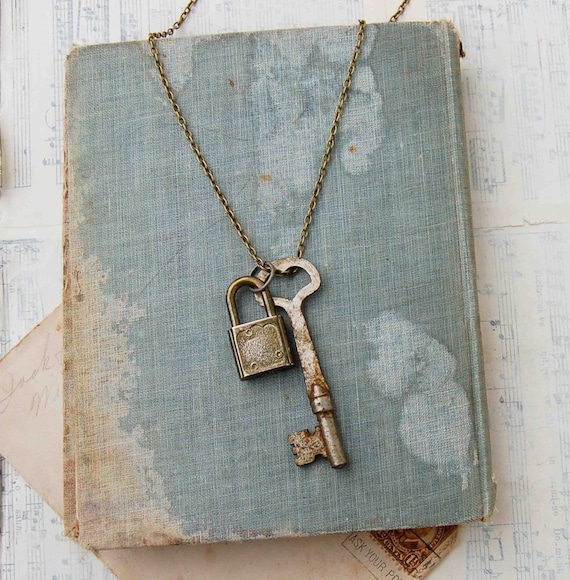 Vintage - LOCK and  KEY Necklace