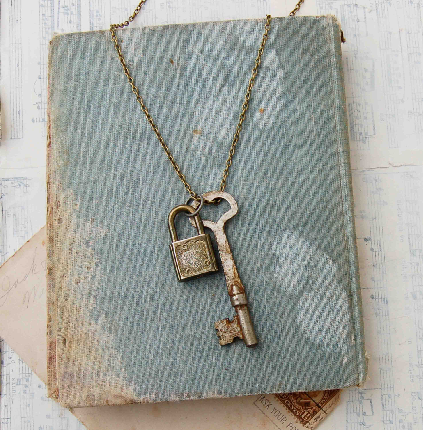 Vintage - LOCK and  KEY Necklace